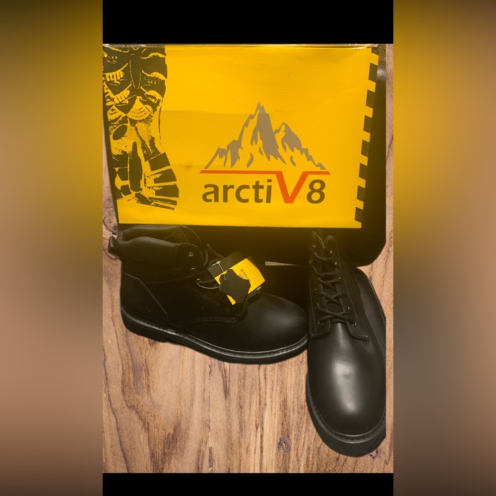 Work boots outside steel toe brand new